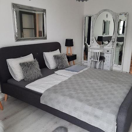 Downtown'S Pearl Apartment Pecs Ngoại thất bức ảnh
