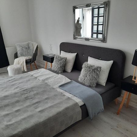 Downtown'S Pearl Apartment Pecs Ngoại thất bức ảnh
